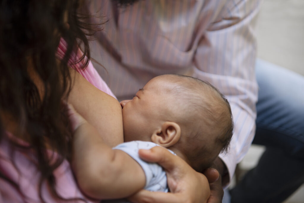 virtual support of woman breastfeeding